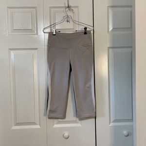 Victoria’s Secret crop workout leggings